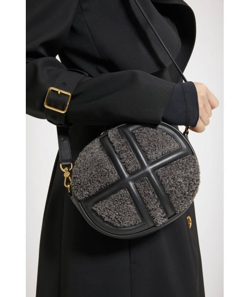 Le JP bag in shearling and leather sur le site 