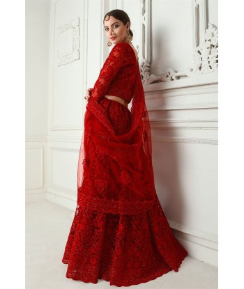 Lehenga nuptiale rouge Kaaviya d'Europe débarque