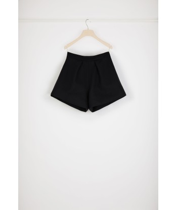 Tailored shorts in responsible wool and cashmere Dans la société mordern