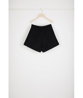 Tailored shorts in responsible wool and cashmere Dans la société mordern